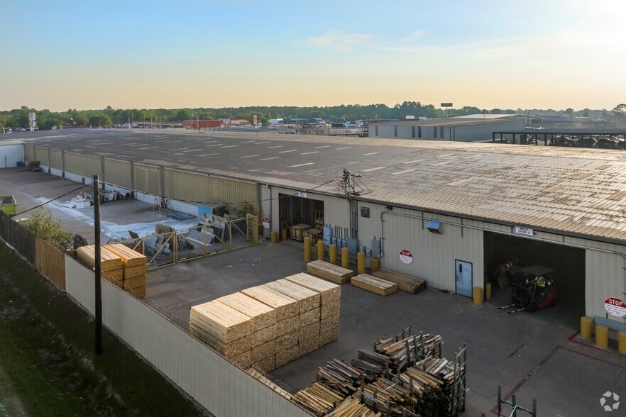 More Photos Of 2511 W Mt Houston Rd, Houston Warehouse For Lease