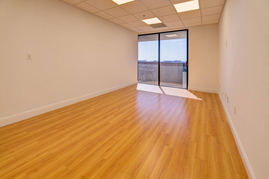 More Photos Of 550 Biltmore Way, Coral Gables Office For Lease