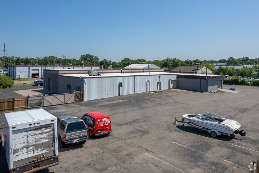 More Photos Of 636 NE 39th Ave, Minneapolis Manufacturing For Sale