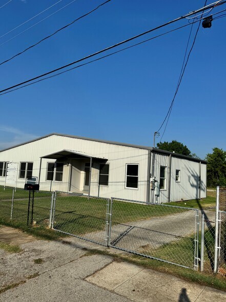 More Photos Of 916 N Longview St, Kilgore Office For Sale