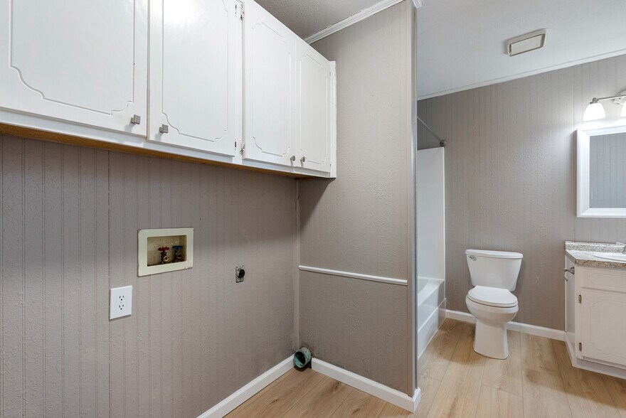 More Photos Of 16 Linder Rd, Greenbrier Apartments For Sale