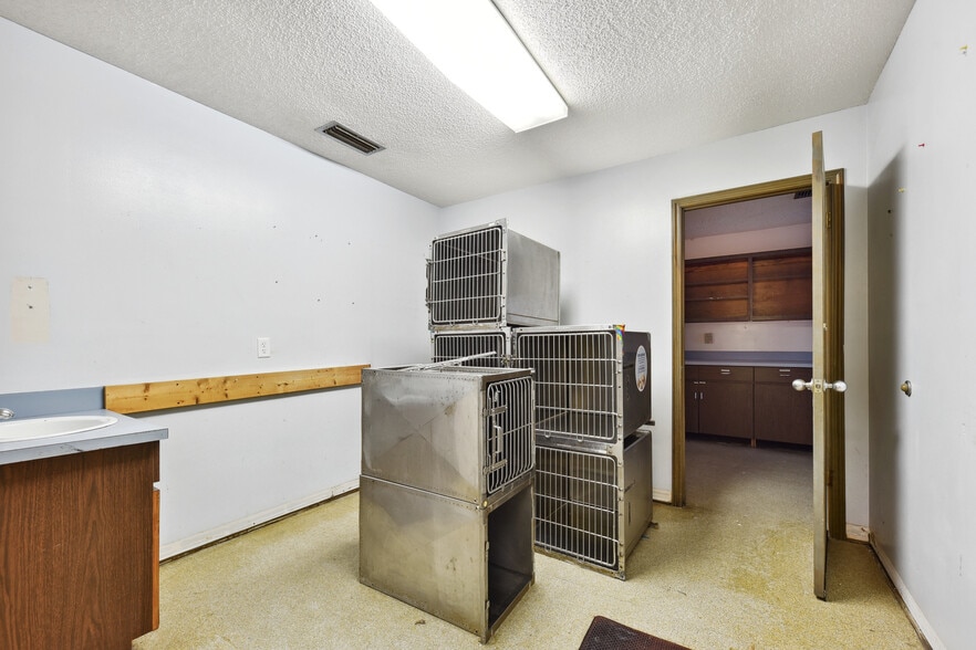 More Photos Of 10569 Lem Turner Rd, Jacksonville Medical For Sale