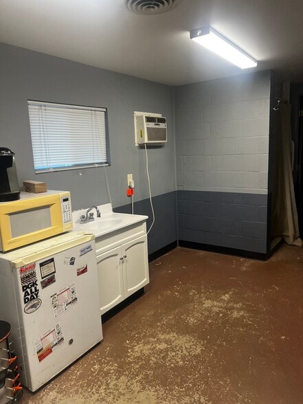 More Photos Of 1633 S Hanover, Hastings Auto Repair For Sale