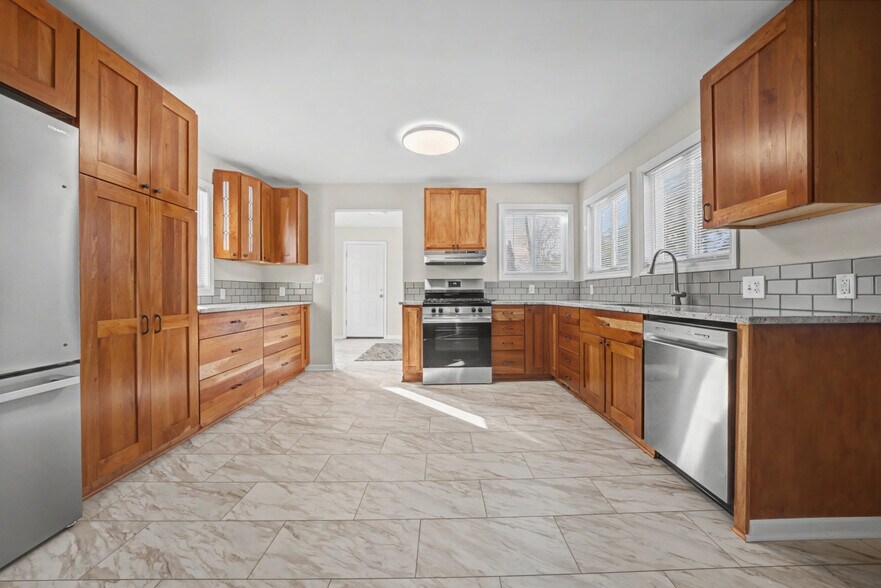 More Photos Of 15087 N Holly Rd, Holly Office For Sale