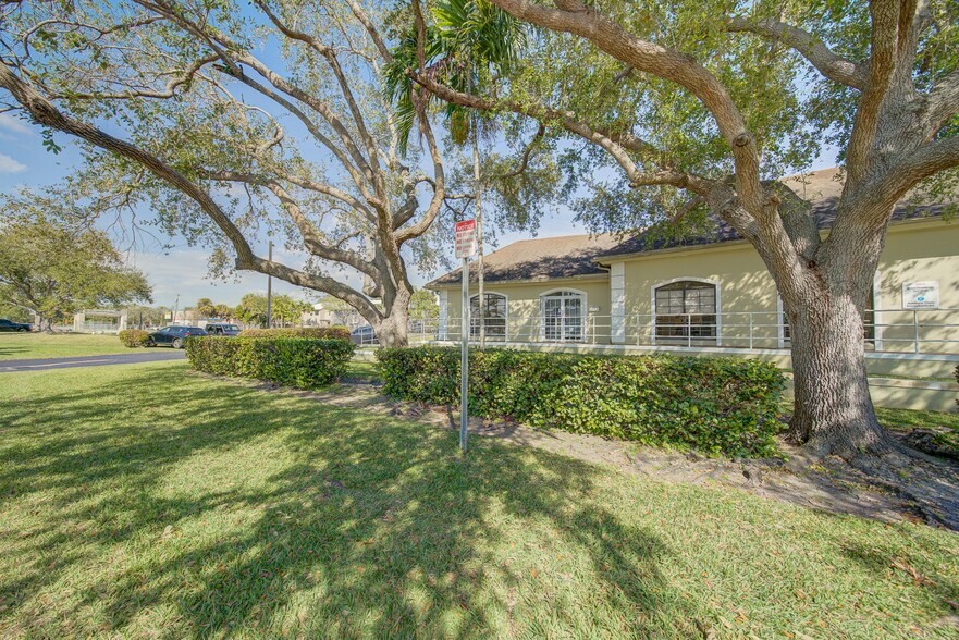 More Photos Of 9245 SW 158th Ln, Miami Office For Lease