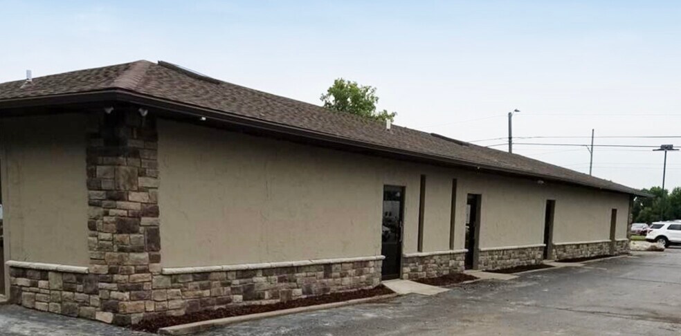 More Photos Of 5770 Highland Rd, Waterford Medical For Lease