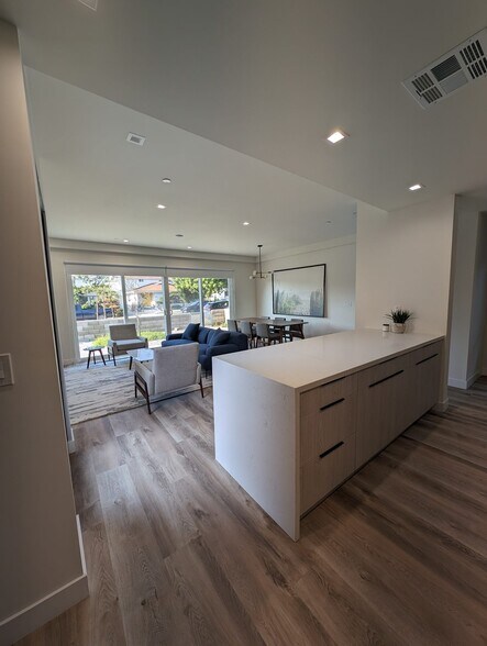 More Photos Of 2026 Federal Ave, Los Angeles Land For Sale