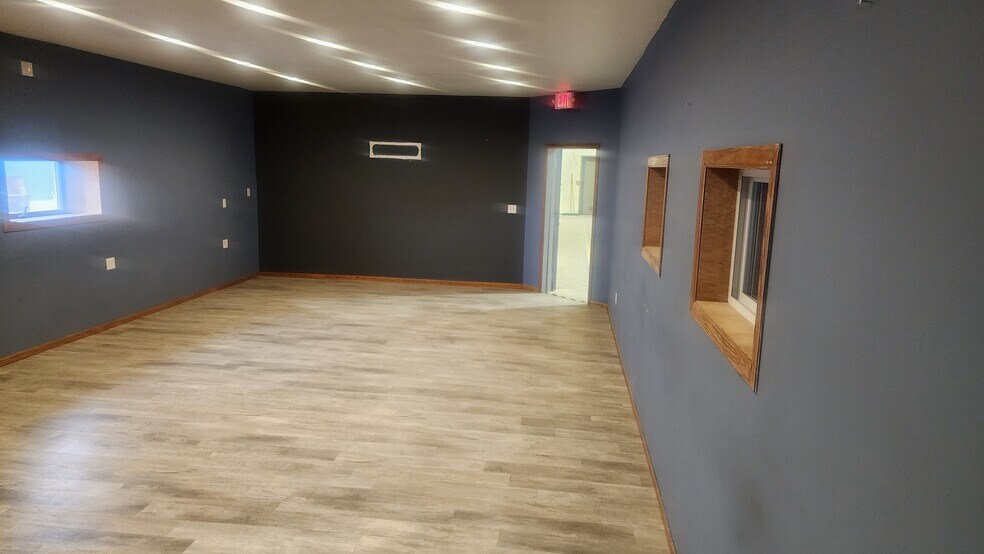 More Photos Of 4401 16th Ave W, Williston Warehouse For Lease