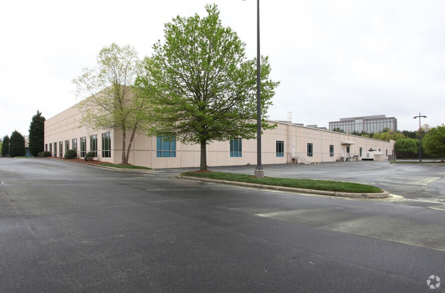 More Photos Of 2435 Commerce Ave, Duluth Unknown For Lease