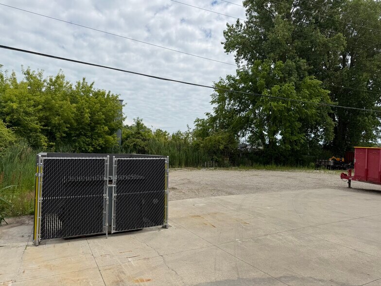 More Photos Of 42628 Executive Dr, Harrison Township Warehouse For Lease