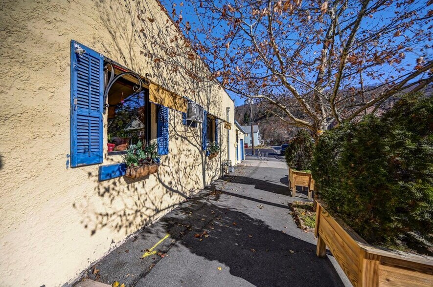 More Photos Of 501 Main St, Honesdale Restaurant For Sale