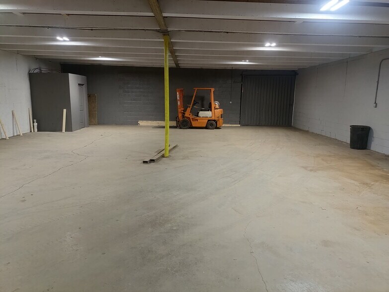 More Photos Of 3729 Sutherland ave, Indianapolis Warehouse For Lease