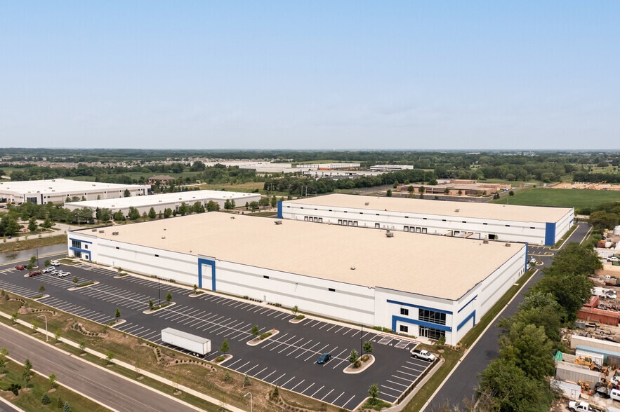 More Photos Of 2801 Galvin Dr, Elgin Warehouse For Lease