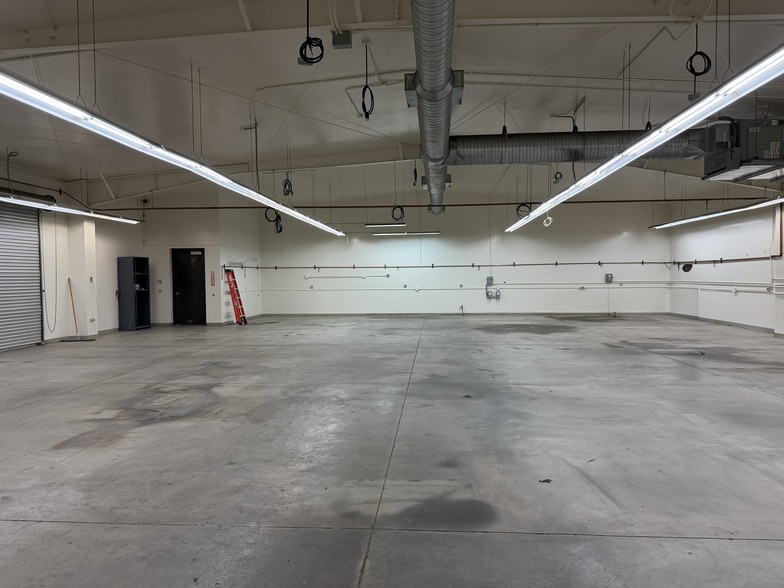More Photos Of 552 Hi Tech Pky, Oakdale Warehouse For Sale
