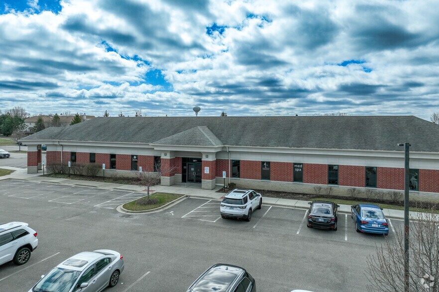 More Photos Of 2971 Algonquin Rd, Algonquin Medical For Lease