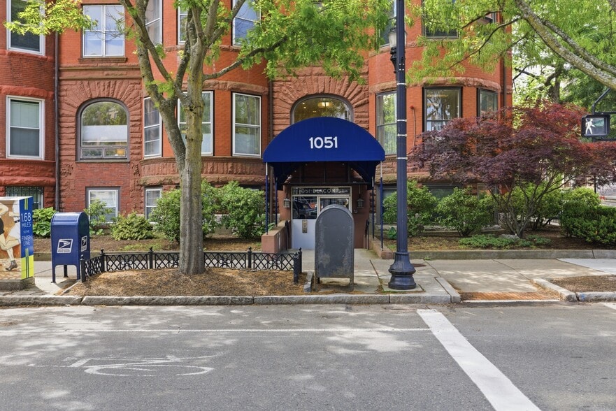 More Photos Of 1051 Beacon St, Brookline Medical For Sale