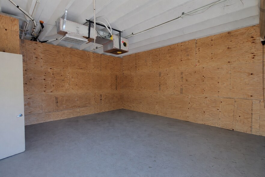 More Photos Of 6900 Barbour Rd, Riviera Beach Manufacturing For Lease