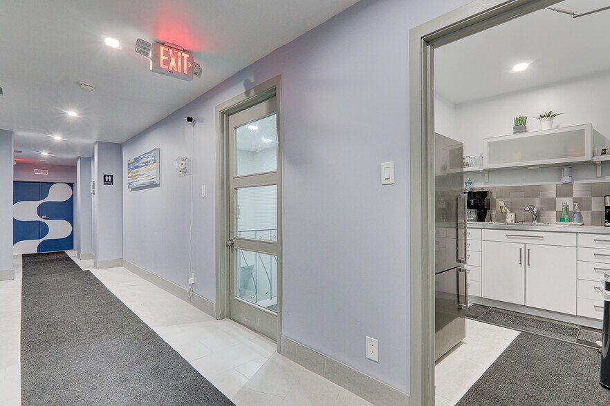 More Photos Of 715-717 Queen St E, Toronto Storefront Retail Office For Lease