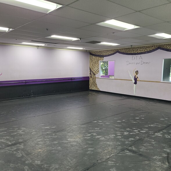 More Photos Of 4520 Stine Rd, Bakersfield Warehouse For Lease