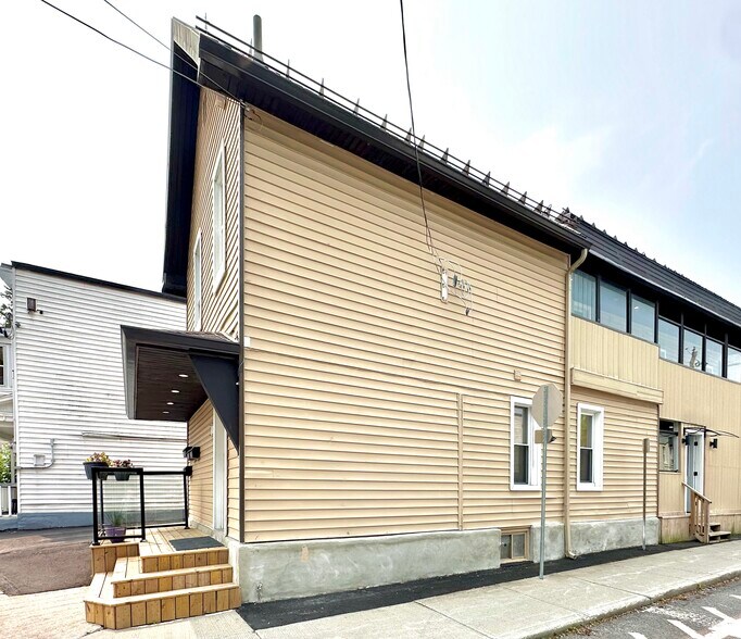 More Photos Of 240 Marier Ave, Ottawa Apartments For Sale