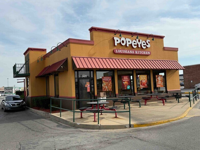 More Photos Of 822 W McKinley Ave, Mishawaka Storefront For Sale