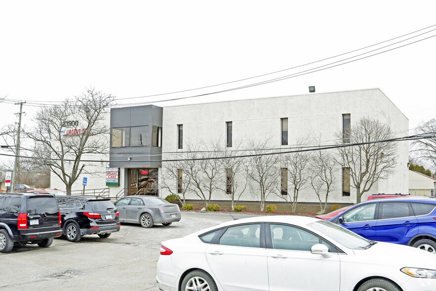 More Photos Of 23900 Orchard Lake Rd, Farmington Hills Medical For Lease