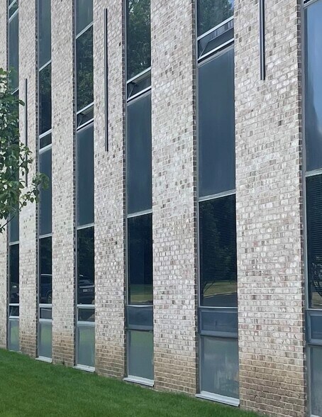 More Photos Of 25 Lindsley Dr, Morristown Medical For Lease