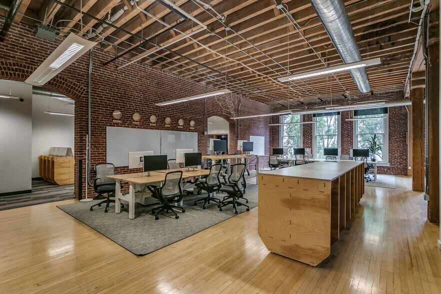 More Photos Of 70 NW Couch St, Portland Office For Sale