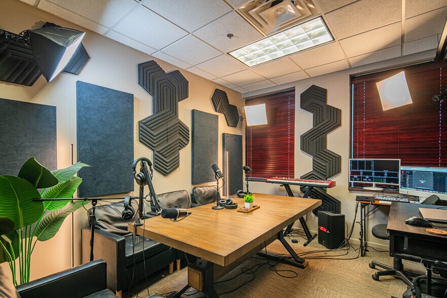 More Photos Of 12515 W Bell Rd, Surprise Office For Lease