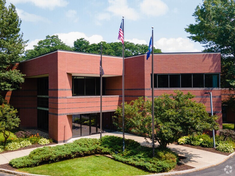 More Photos Of 94 New Karner Rd, Albany Office For Lease