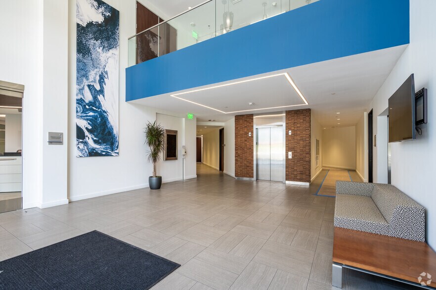 More Photos Of 12626 High Bluff Dr, San Diego Unknown For Lease