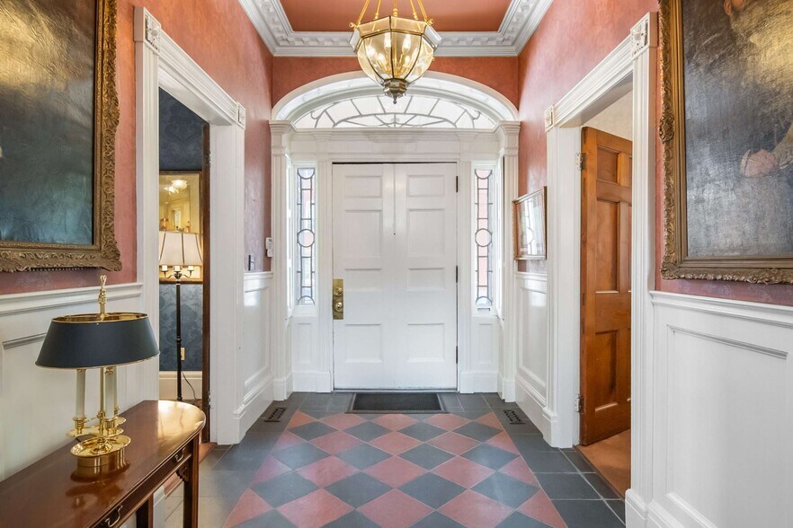 More Photos Of 264 King St E, Kingston Office For Sale