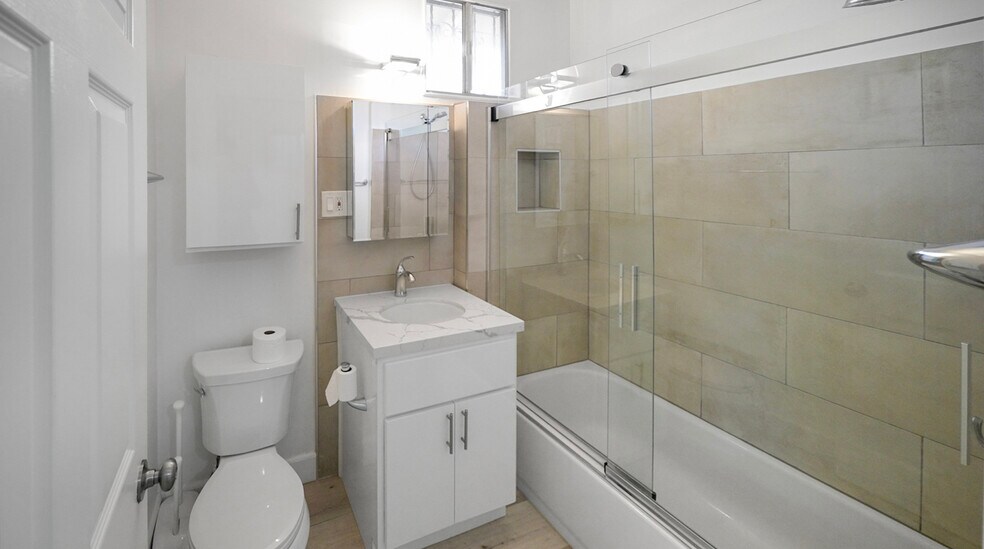 More Photos Of 716 W 30th St, Los Angeles Apartments For Sale