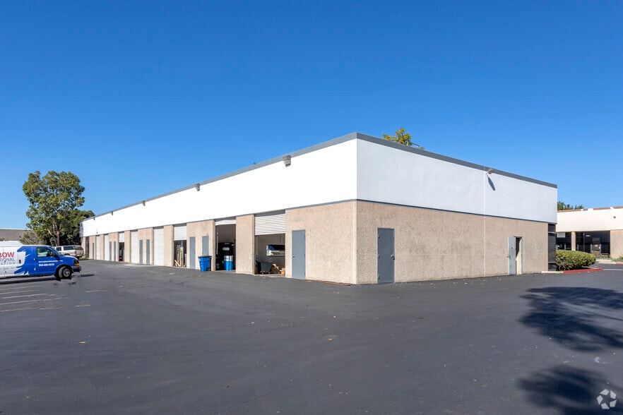 More Photos Of 7975 Dunbrook Rd, San Diego Manufacturing For Lease