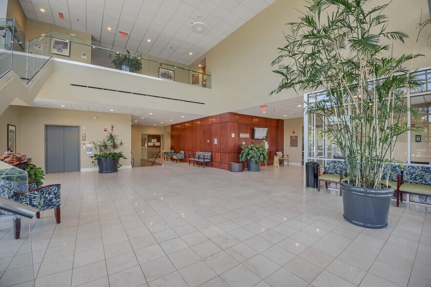 More Photos Of 21 Laurel Ave, Cornwall Medical For Lease