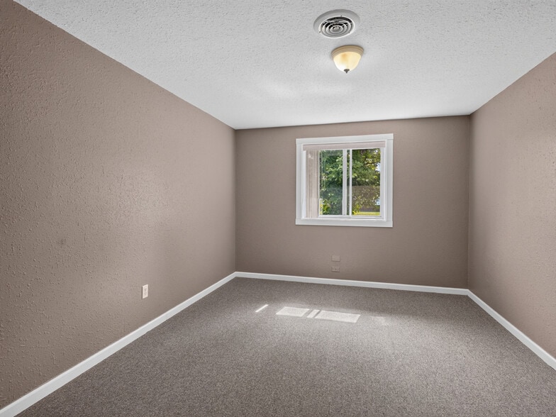 More Photos Of 200 S 4th St, Kawkawlin Assisted Living For Sale