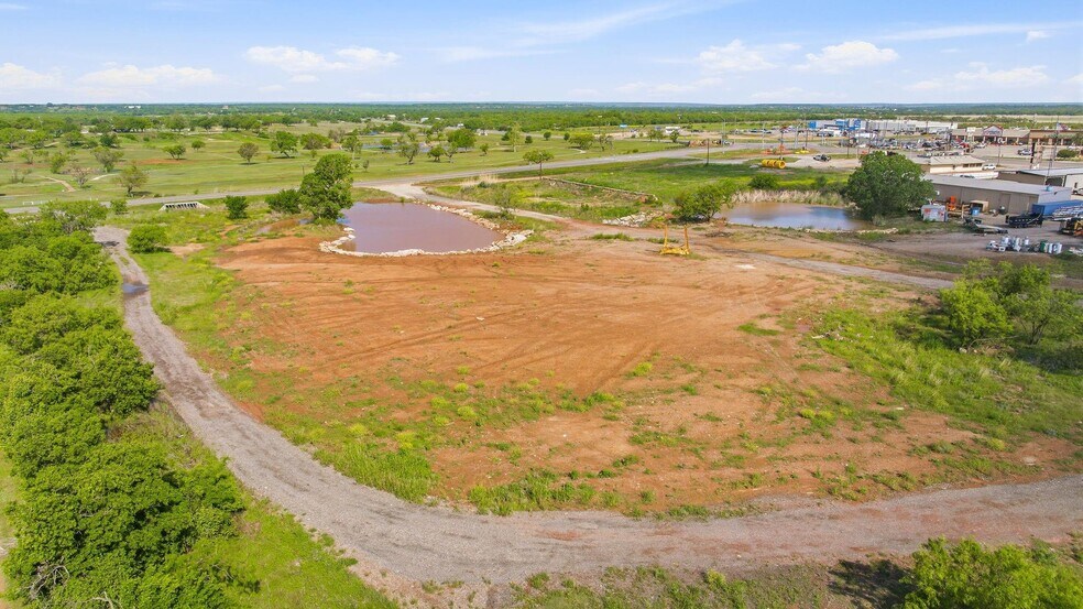 More Photos Of 3429 W Walker St, Breckenridge Warehouse For Sale