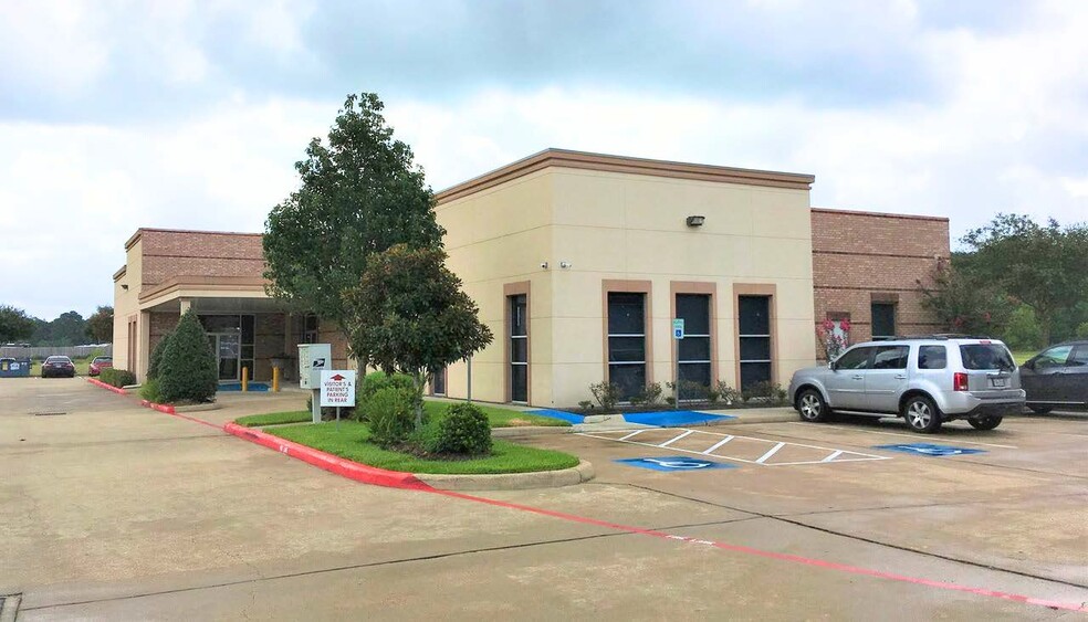 Primary Photo Of 355 School St, Tomball Medical For Sale