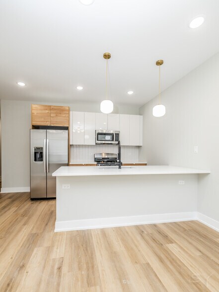 More Photos Of 6220 S King Dr, Chicago Multifamily For Sale