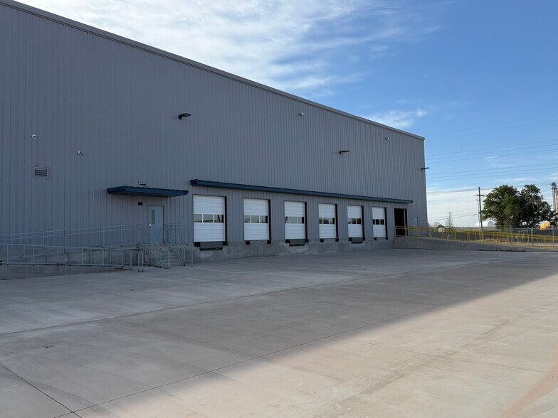 More Photos Of 230 NE Loop 289, Lubbock Industrial For Lease