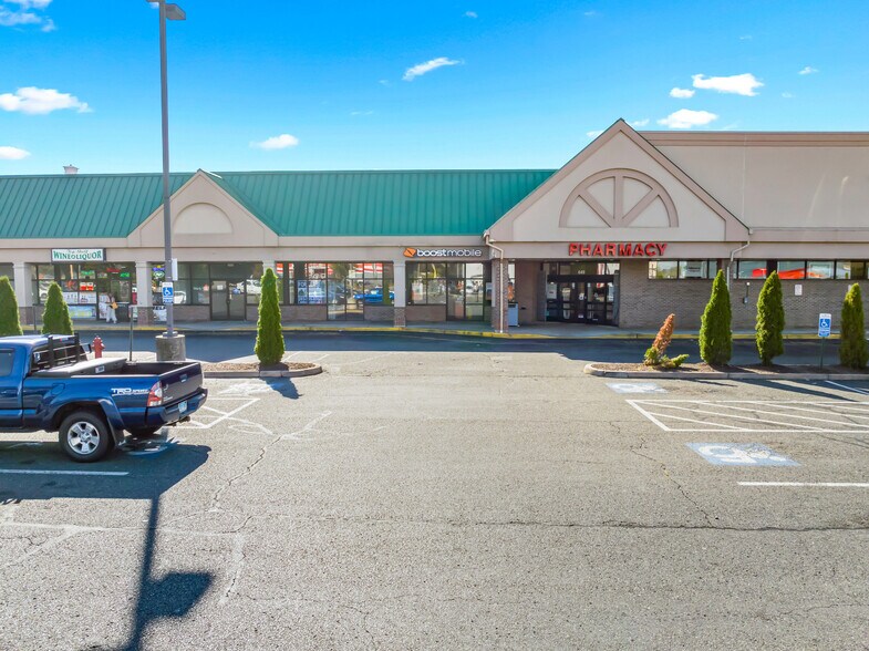 More Photos Of 649 W Main St, Waterbury Freestanding For Sale