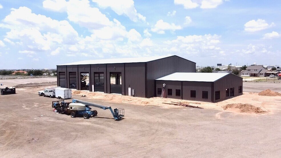 More Photos Of 3200 CR 1255, Midland Warehouse For Lease