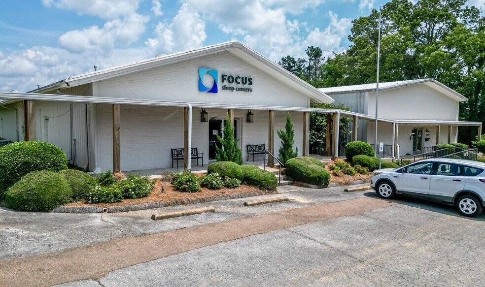 More Photos Of 2885-2889 South Lamar Blvd., Oxford Storefront Retail Office For Sale
