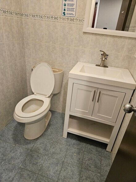 More Photos Of 164 Commack Rd, Commack Medical For Sale