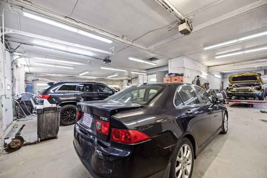 More Photos Of 20 Woodland St, Methuen Auto Repair For Sale