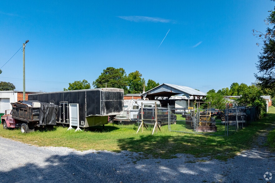 More Photos Of 222 King St S, Calhoun Warehouse For Sale