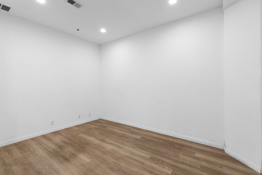 More Photos Of 127-129 S 8th Ave, La Puente Warehouse For Sale