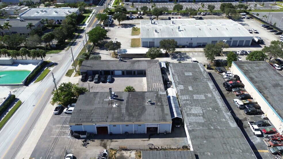 More Photos Of 1151 WaterTower Rd, Lake Park Warehouse For Lease