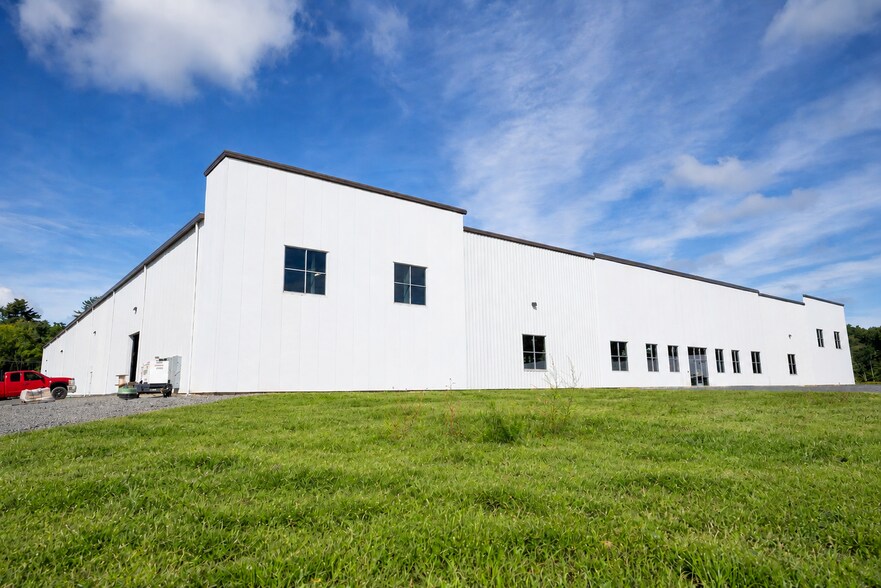 More Photos Of 22 Roberts Lane, Clifton Park Warehouse For Lease