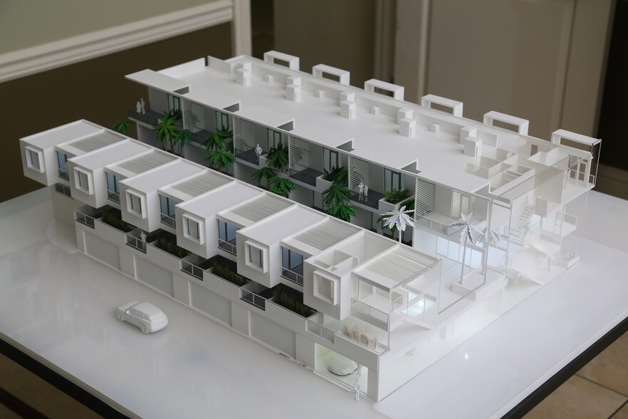 More Photos Of 1542 4th St, Sarasota Storefront Retail Office For Sale